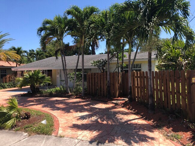 Photo - 3160 NE 6th Ave