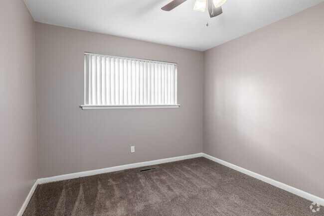 2BR, 2BA - 920SF - Secondary Bedroom