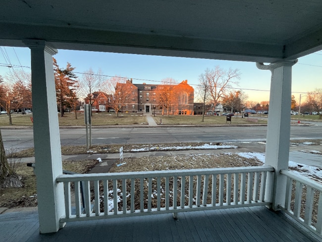 Building Photo - 1220 6th Ave