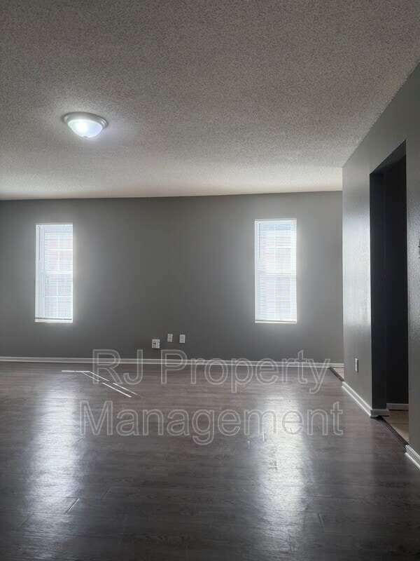 Photo - 4817 Royal Run Dr