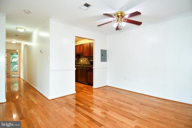 Photo - 5207 Newton St Unidad 203