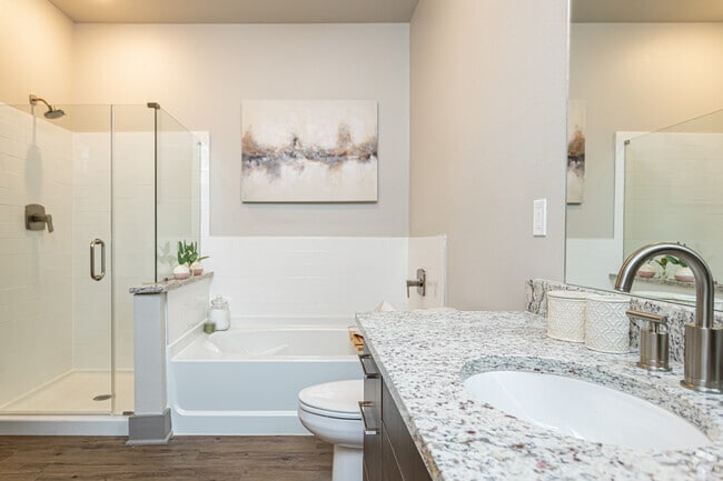 1BR, 1BA - 785SF