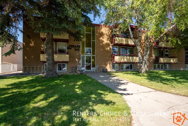 Building Photo - Newly Renovated1 Bedroom, Utilities Included, Assigned Parking