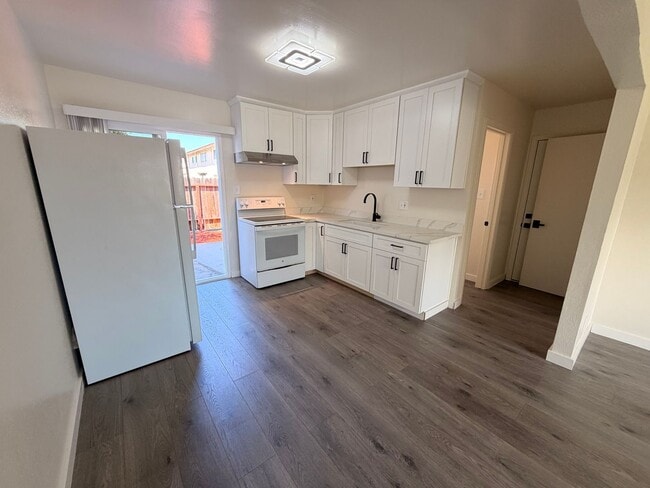 Photo - South Garden Apartments Unit 22447 #3