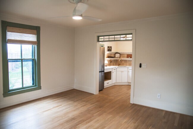 405 W Davis St Unit E