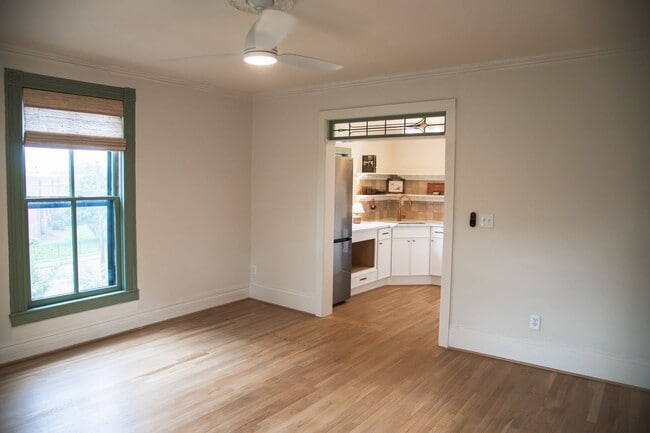 Photo - 405 W Davis St Unit E