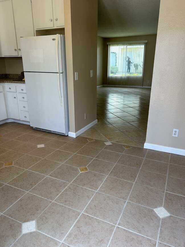 Photo - 19036 Kittridge St