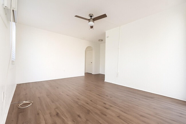 Building Photo - 1739 Moffett St Unit 4