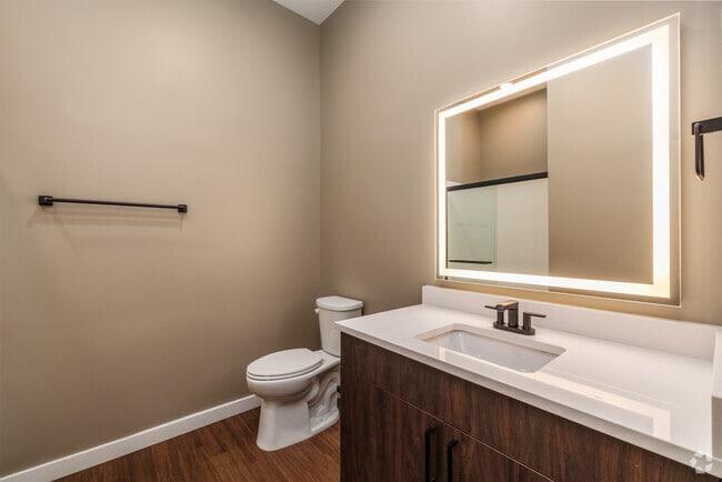 Studio - 470SF - Bathroom