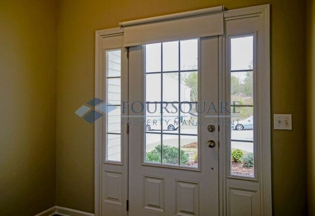 Photo - Spacious 3-Bed, 2.5-Bath Townhome with Washer/ Dryer Included – Located in Carlton Park Community