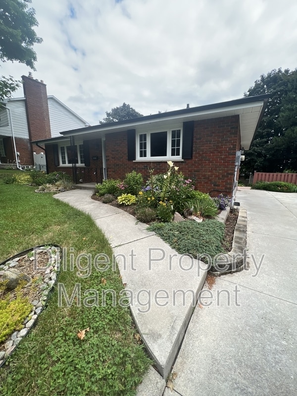 Building Photo - 1318 Amundsen Ave