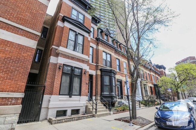 Building Photo - 1851 N Lincoln Ave Unit 3