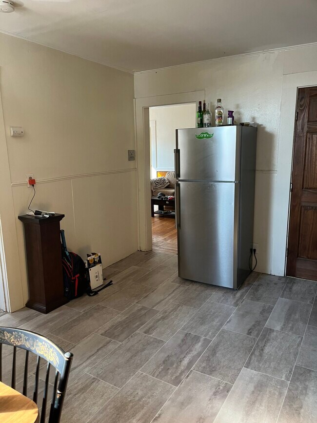 53 W 7th St Unit 2