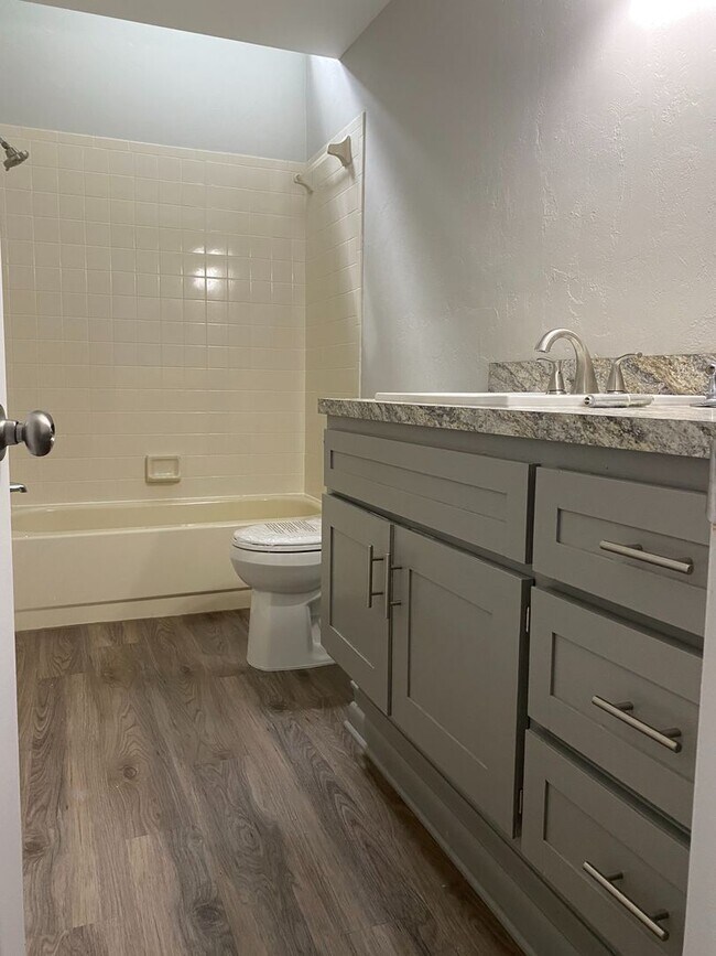 Photo - Large 3 Bedroom, 2 Bathroom Home Overlooking Lake - Turkey Creek Community