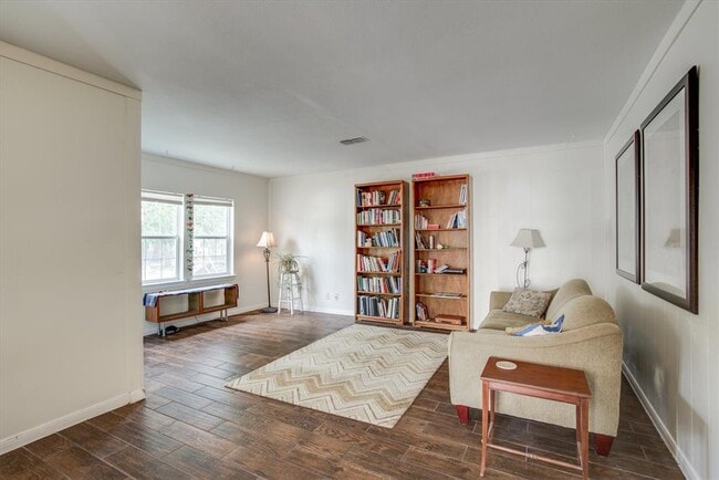 Photo - 4615 Ribbecke Ave