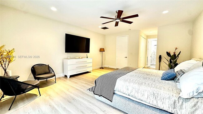 Photo - 814 NE 19th Ave