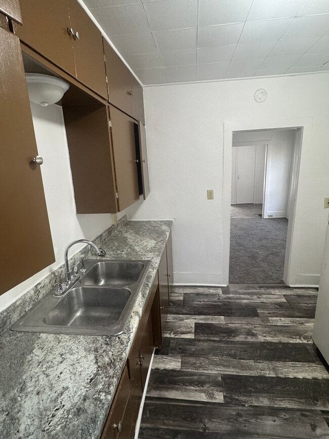 Building Photo - Bluff Street 708-710 Unit 708-710-708