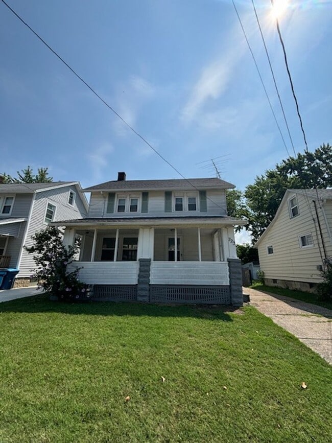 Building Photo - Charming Three Bedroom home close to Lakev...