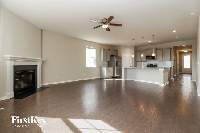 Photo - 458 Zenith Blvd