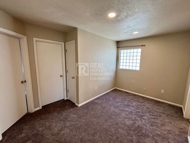 Photo - 4554 Perth St