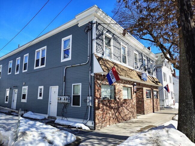 Building Photo - 122 Boston St Unit 2R