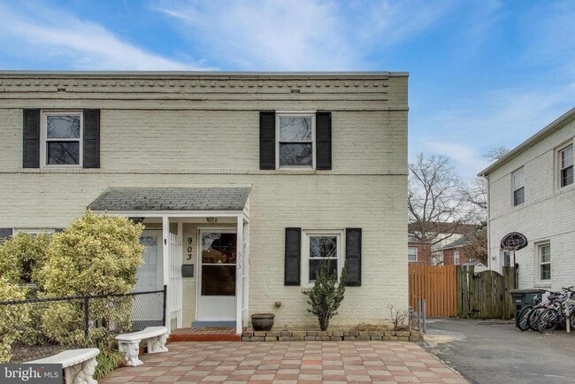 Photo - 903 S Irving St