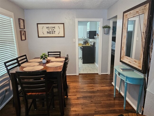 Photo - 125 E 6th St