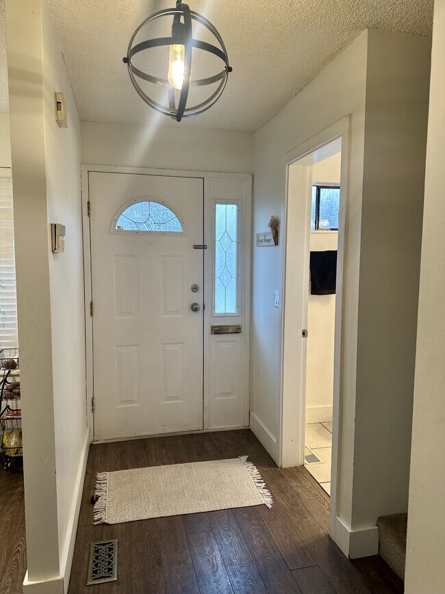 Photo - 9388-9128 128 St