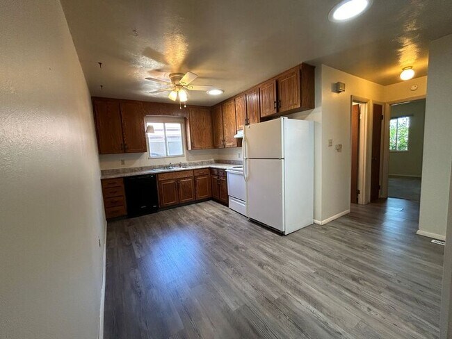 Photo - 4127 Tulip Way