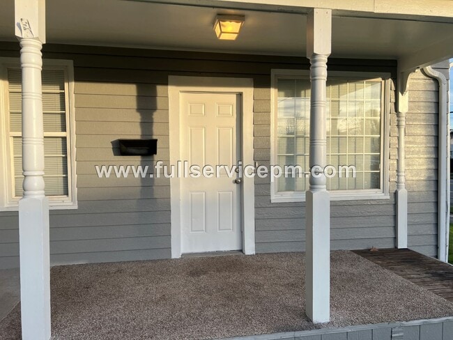 Photo - 1831 Rainier Ave