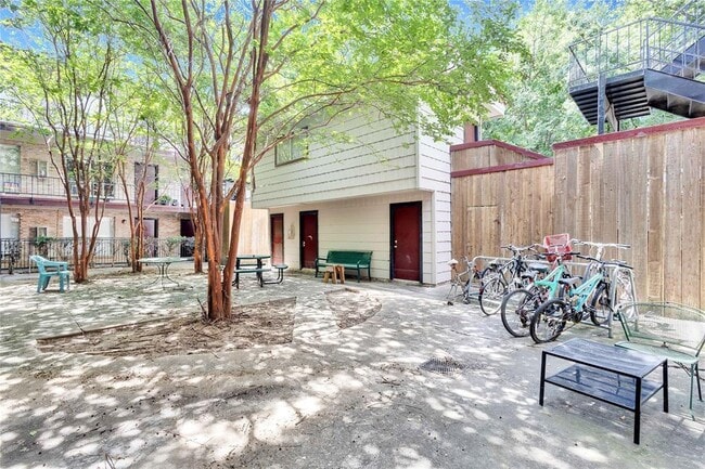 Building Photo - 2207 Leon St Unit 303 Rental