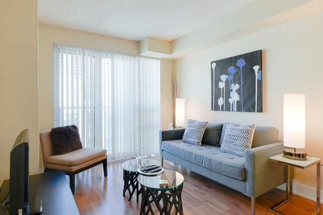 Photo - 20 Blue Jays Way Unité ID1034863P