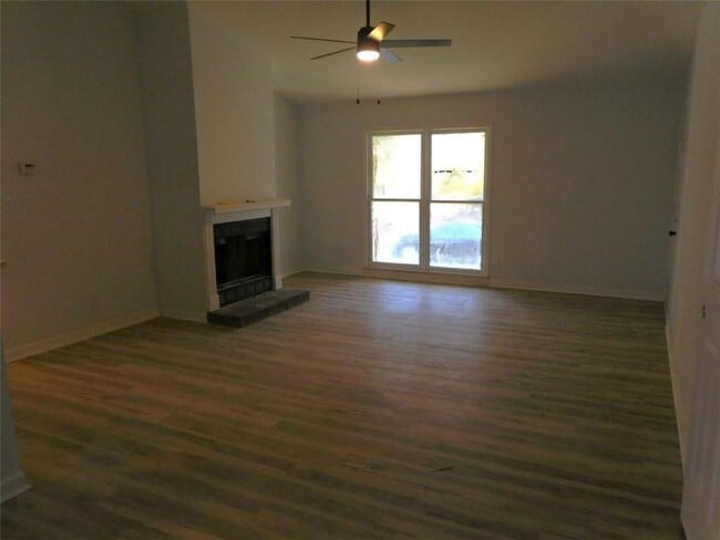 Photo - 1286 Britain Dr NW