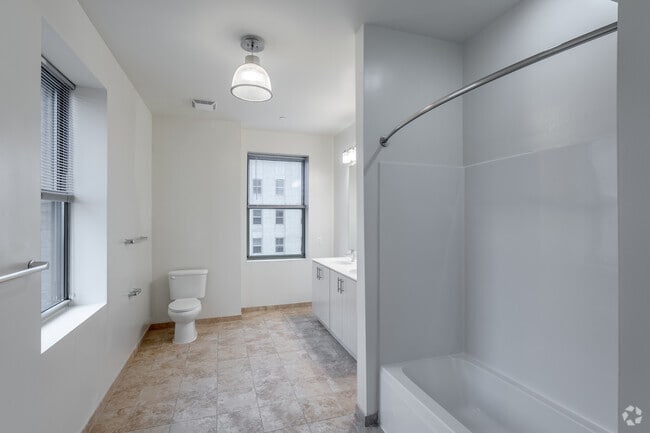 3HAB, 3BA - 2,124 ft² - Baño