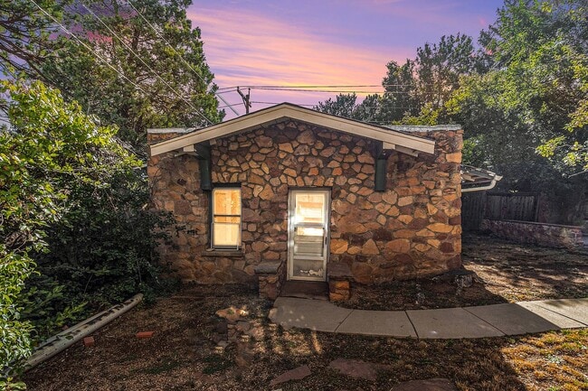 Now Preleasing: The Cottage Secluded Oasis... - Now Preleasing: The Cottage Secluded Oasis... Unidad The Cottage