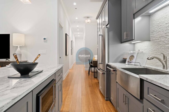 Photo - 1031 W Monroe St