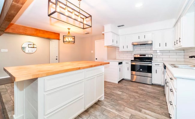 Photo - Bright, updated home!
