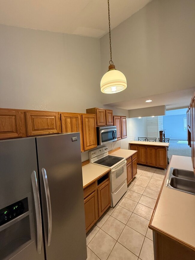 Building Photo - Quiet Midtown Home