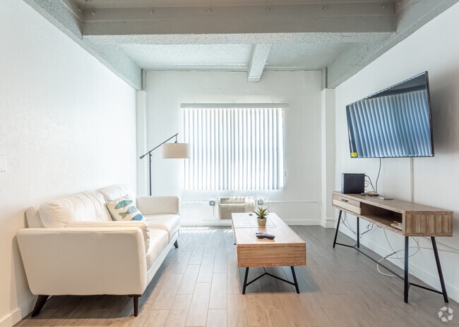 1 BDR / 1 BA