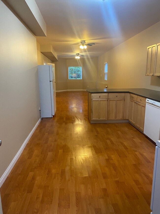 Building Photo - 24970 Dewdney Trunk Rd