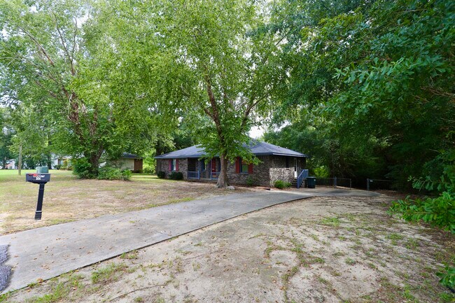 Photo - 806 Club Ln