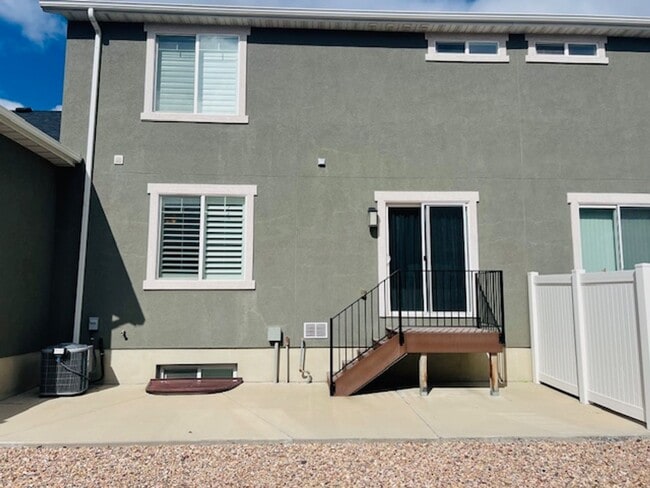 Photo - Beautiful home with central air and 2 car garage.