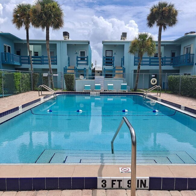 Complex Pool - 351 Taylor Ave Unit E9