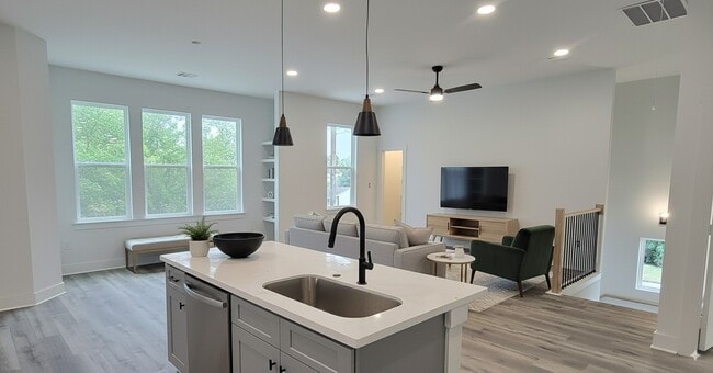 Photo - 4922 Hoover St