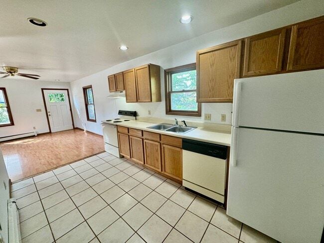 Building Photo - 415 Unit 2