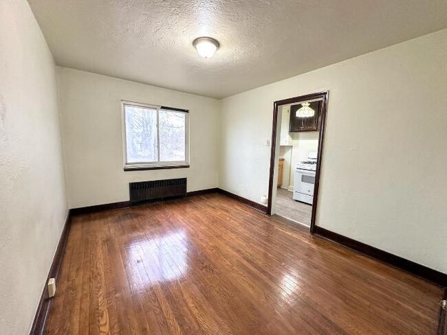 Photo - 246 E Meyers St