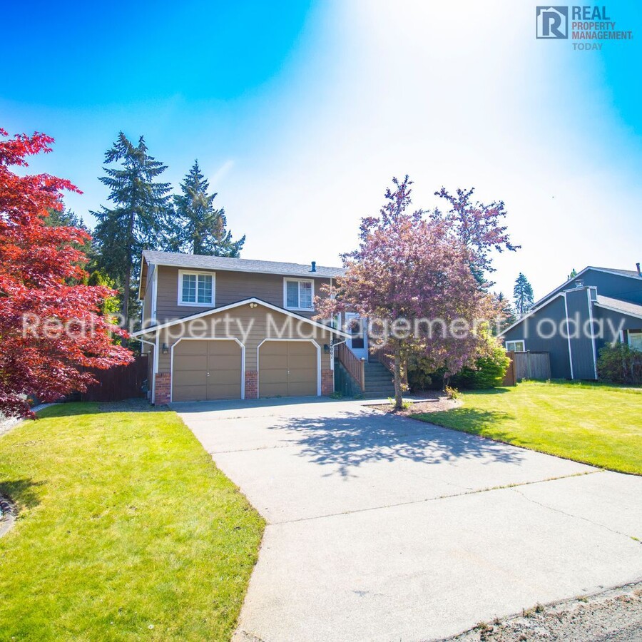 Charming 5 Bedroom + 2 Car Garage! - Charming 5 Bedroom + 2 Car Garage! Casa