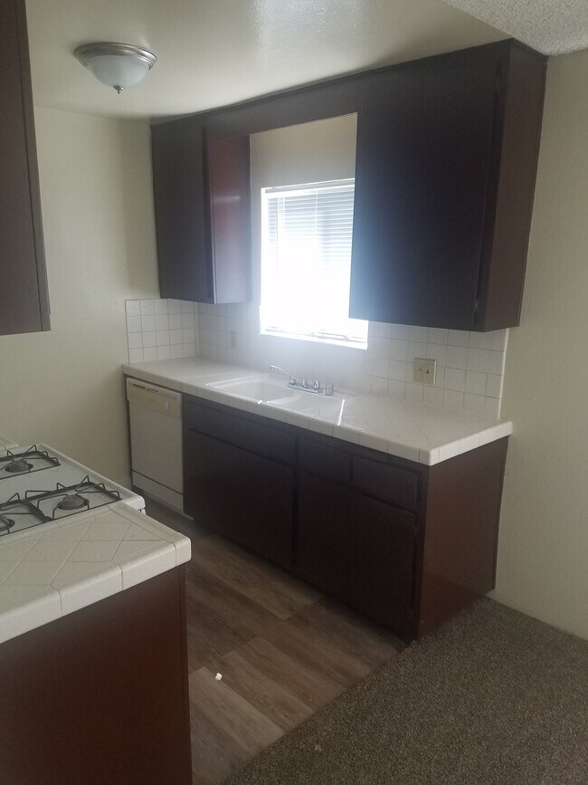 Photo - 6535 Pickering Ave