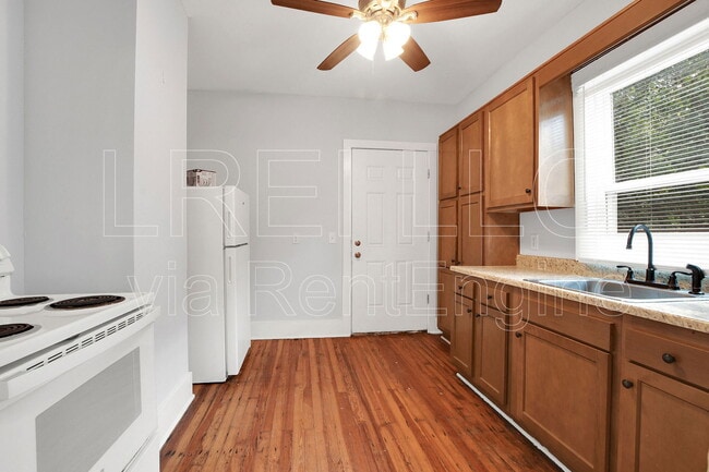 Photo - 1236 Manitau Ave