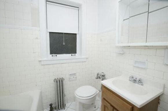Baño - 4151-57 W Cullom